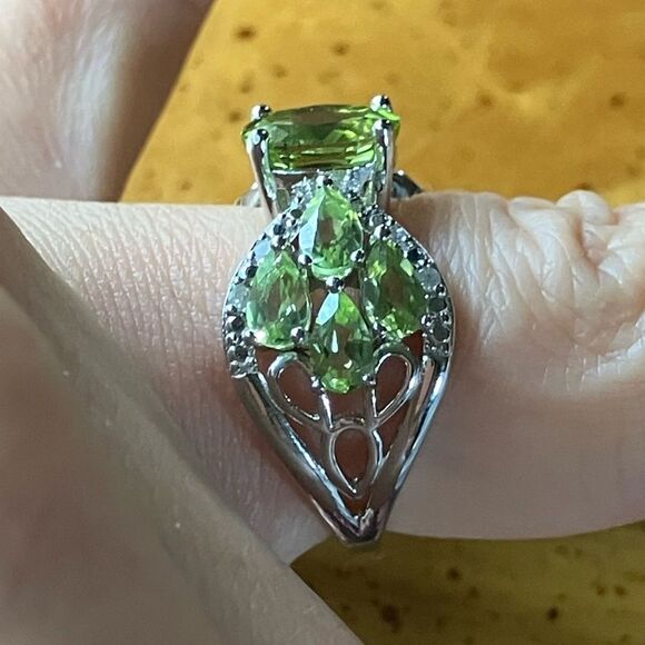 Natural Peridot White Diamond Sterling Silver Ring Size 6 - Picture 3 of 9
